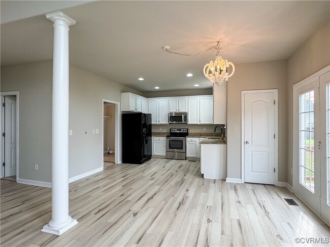 Building Photo - 14436 Sulphur Springs Terrace