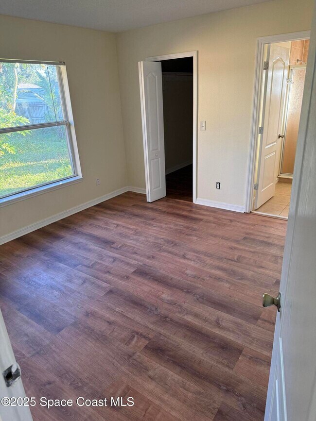 Building Photo - 767 Altona St NW