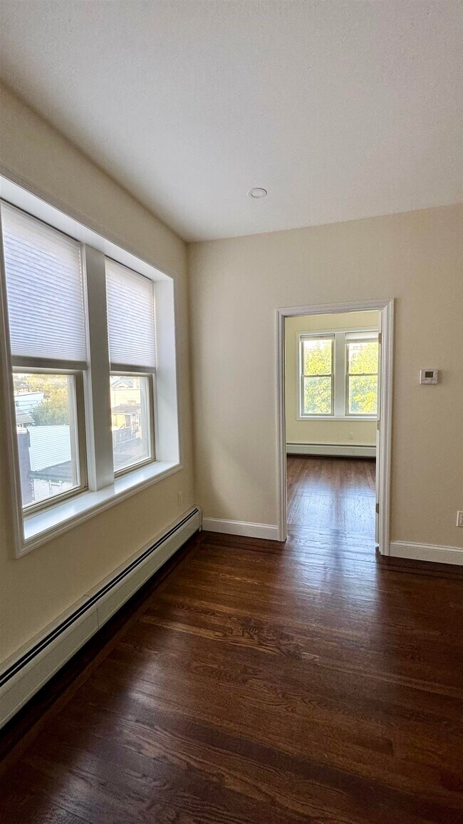 Building Photo - 76 Beacon Ave