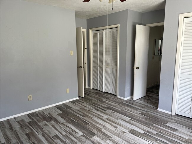 Building Photo - 16619 La Gloria Dr