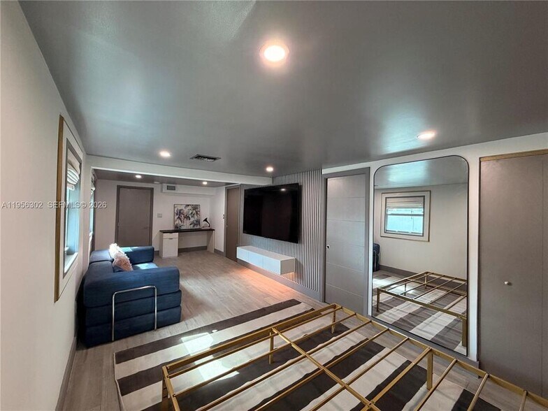 Building Photo - 1532 N Andrews Ave