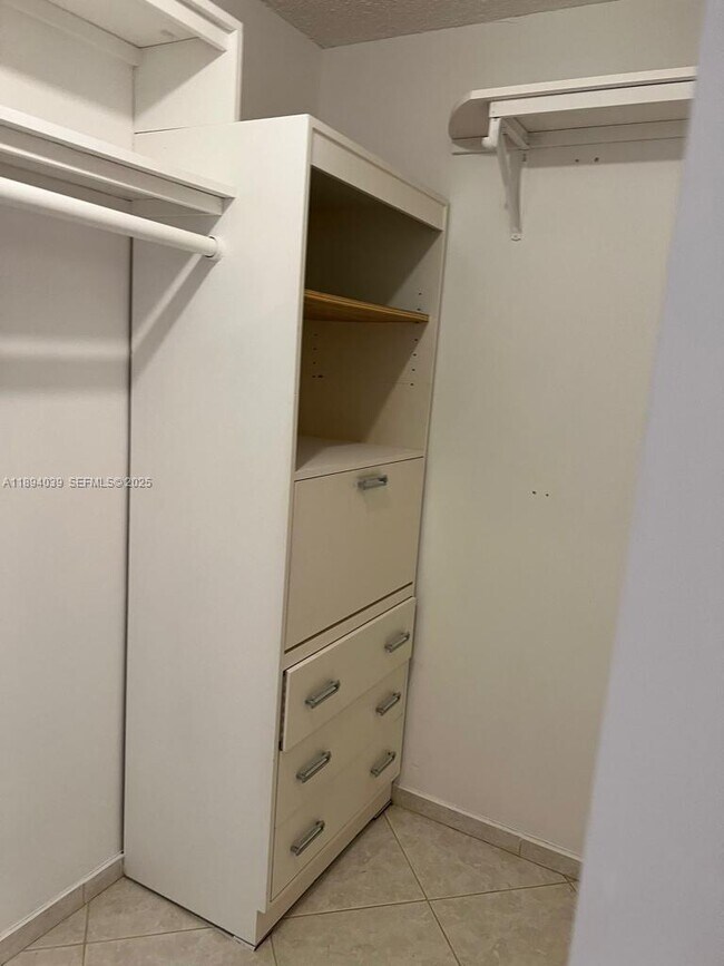 Building Photo - 1200 NE Miami Gardens Dr