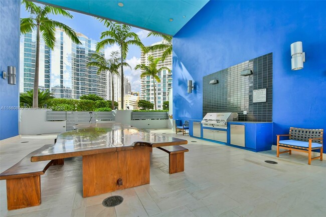 Building Photo - 1300 Brickell Bay Dr