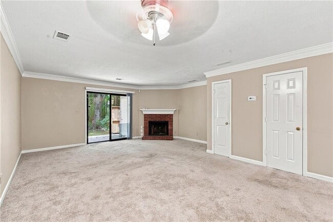 Building Photo - 136 Sterling Ct
