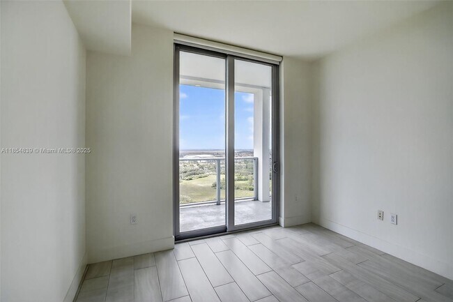 Building Photo - 2000 Metropica Wy