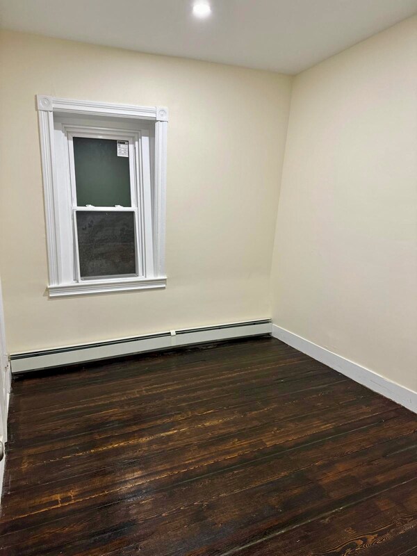 Building Photo - 33 Valley St