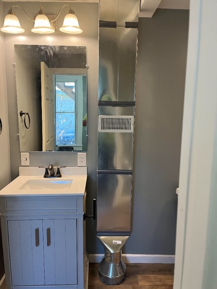 Building Photo - 1200 Gomber Ave