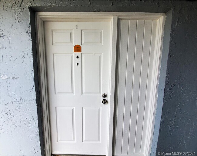 Building Photo - 9363 Fontainebleau Blvd