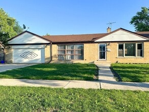 Building Photo - 1409 E Lincoln Ave