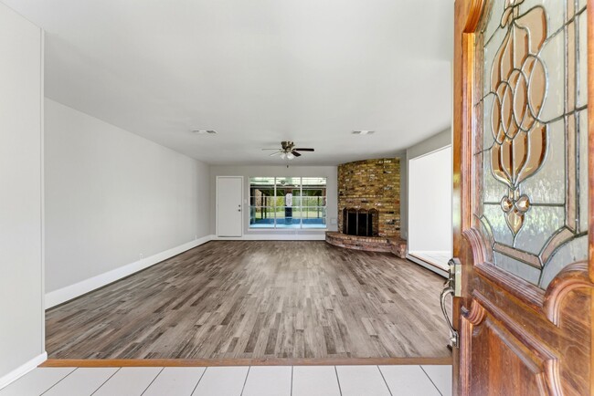 Building Photo - 18 Panorama Dr