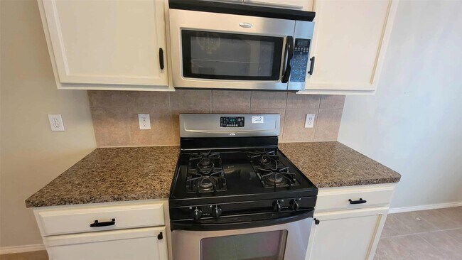 Building Photo - 2105 Kingwood Dr