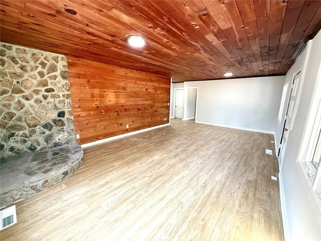 Building Photo - 54 Hebron Church Rd