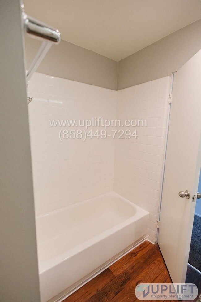 Building Photo - 5787 College Ave