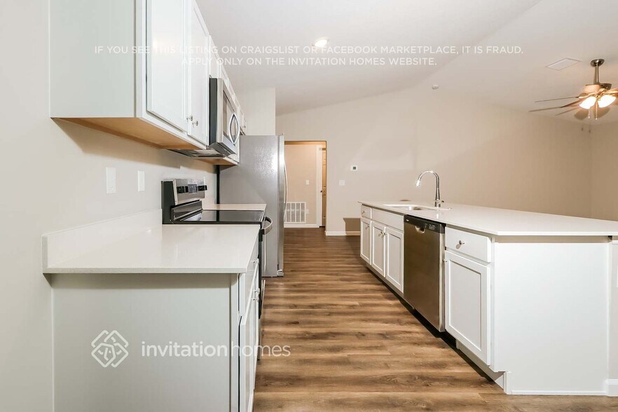 Building Photo - 440 SE Asbury Ln