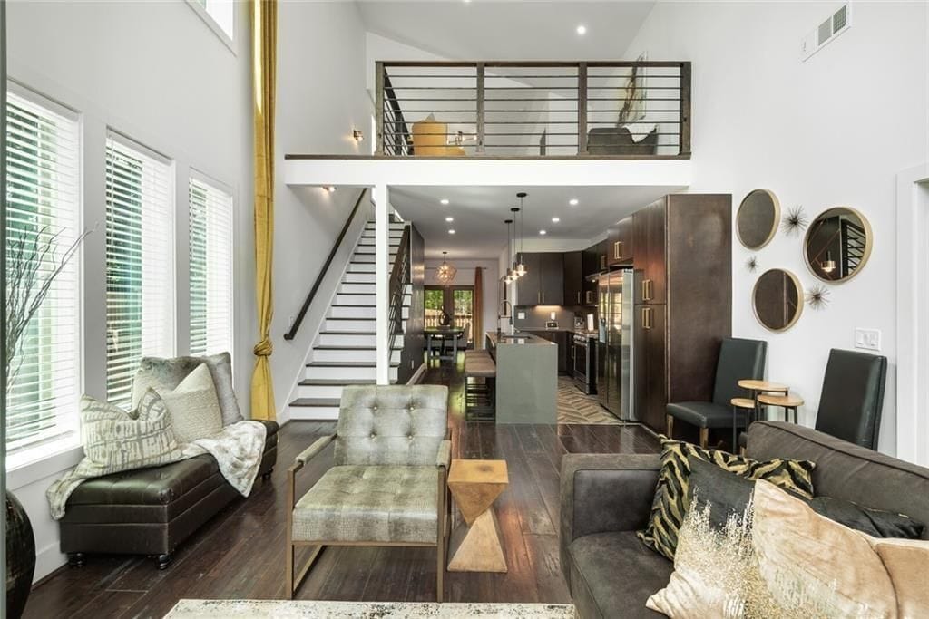 Building Photo - 255 Mathewson Pl SW