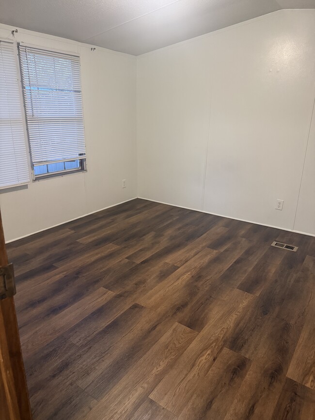 Building Photo - 5426 Peden Point Rd