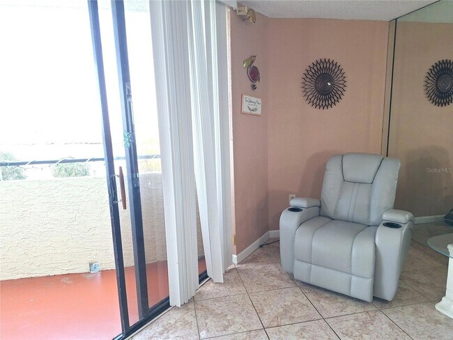 Building Photo - 6009 Sea Ranch Dr