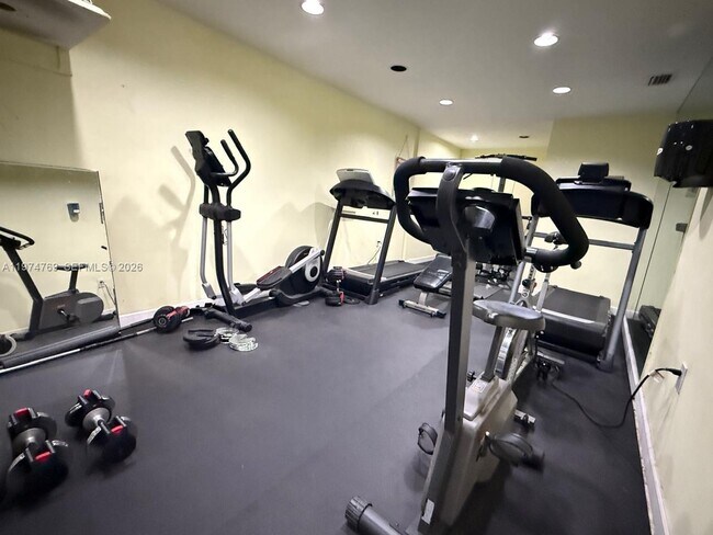 Building Photo - 3660 NE 166th St