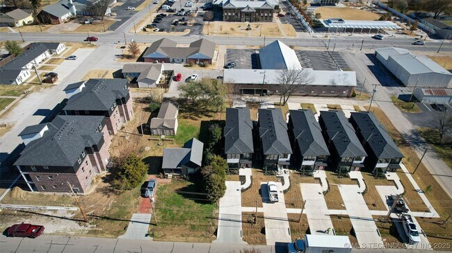 Building Photo - 108 W 2nd St