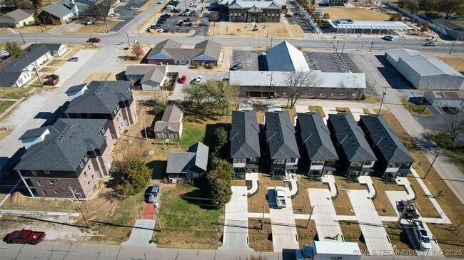 Building Photo - 112 W 2nd St