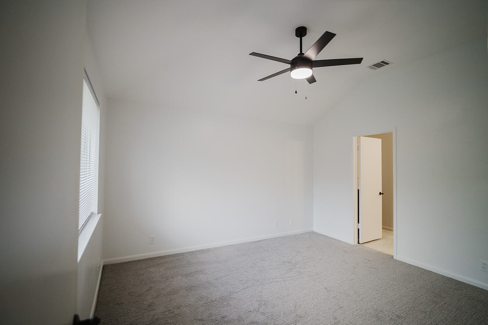 Building Photo - 810 Faircrest Dr