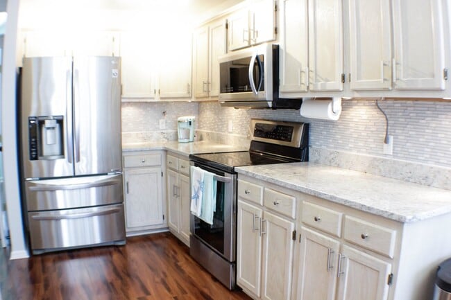 Building Photo - 7 Teakwood Dr