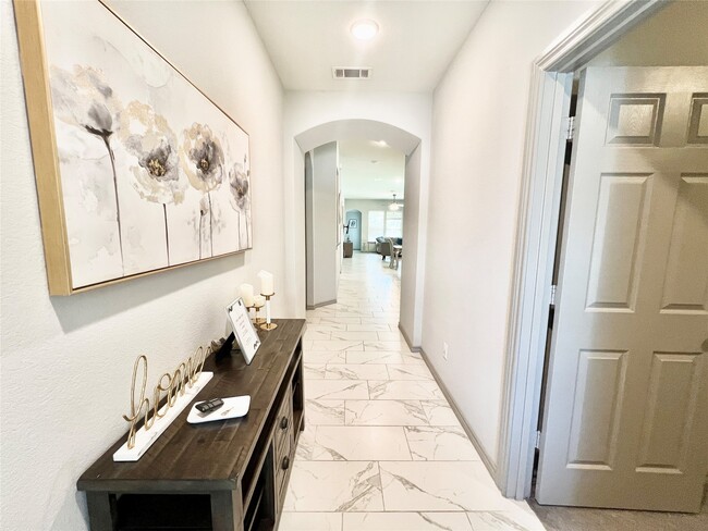 Building Photo - 6 Log House Ct