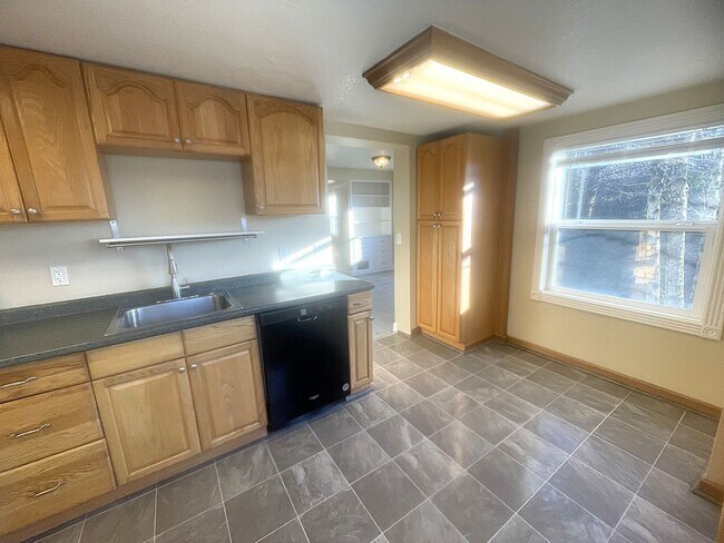 Building Photo - 28thse