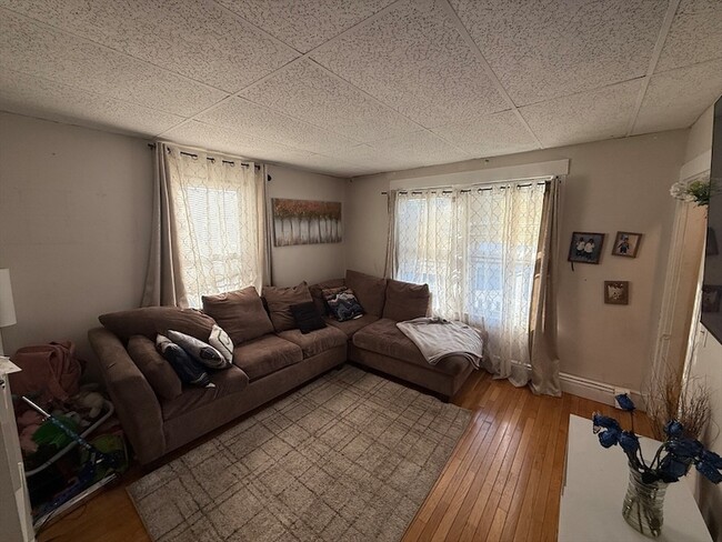 Building Photo - 76 Fowle St