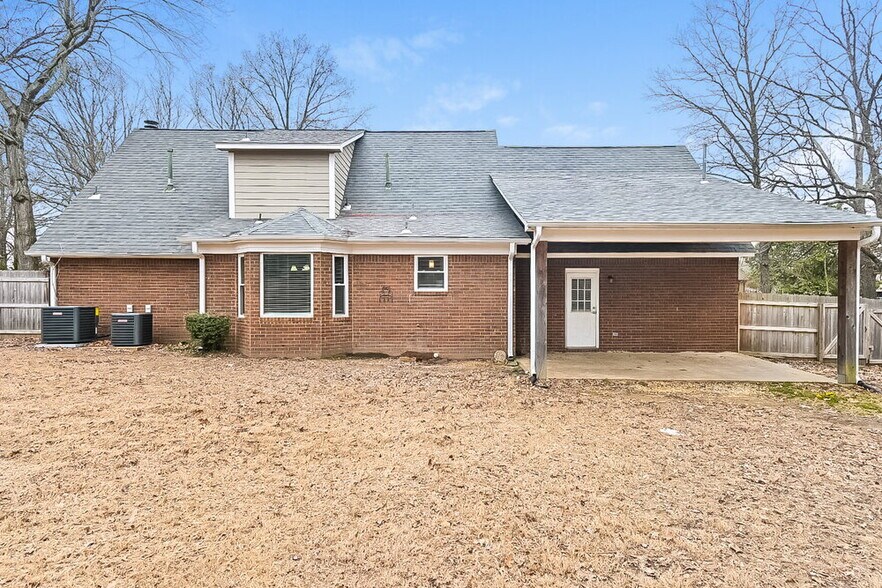 Building Photo - 2780 White Oak Dr