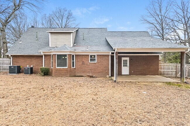 Building Photo - 2780 White Oak Dr