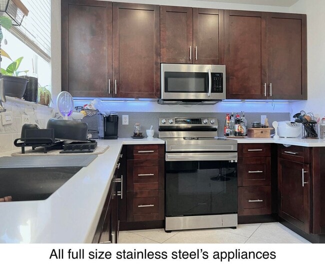 Building Photo - Luxury Townhouse West Palm Beach Gated Community two bedroom three bathrooms!