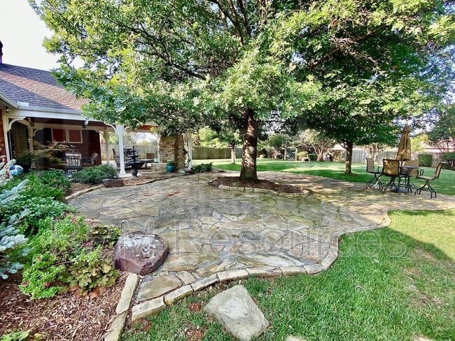 Building Photo - 216 Castle Rock Rd