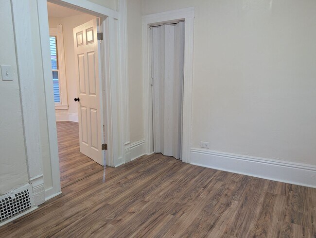 Building Photo - 1851 W 52nd St