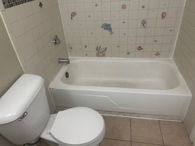 Building Photo - 3 bedroom 1.5 bath now available in the Wo...