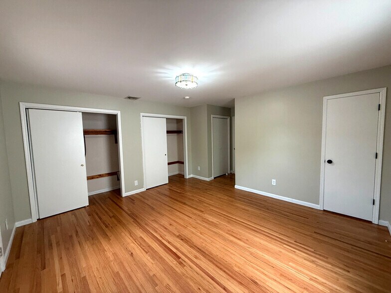 Building Photo - 44 Willow Wood Ct