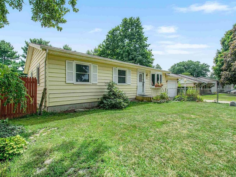 Primary Photo - 30830 Lincoln Dr