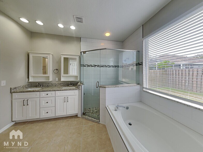 Building Photo - 1625 Wakefield Dr