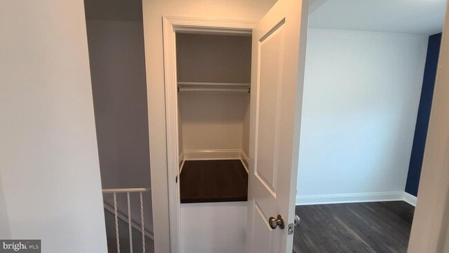 Building Photo - 417 Burbank St SE