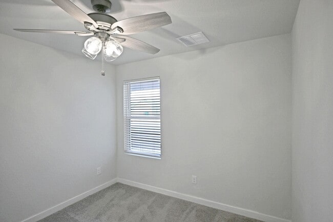 Building Photo - 2561 Solon Ln