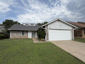 Building Photo - Midwest City- 3 Bed, 2 Bath