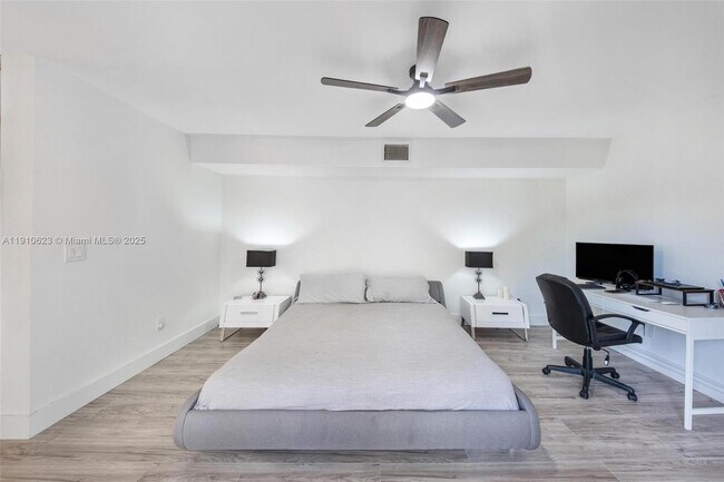 Building Photo - 11913 SW 11th Ct