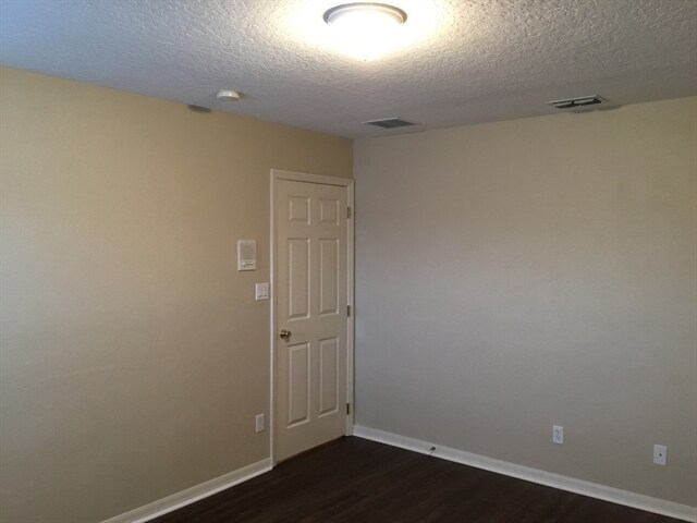 Building Photo - 1545 Amaryllis Cir