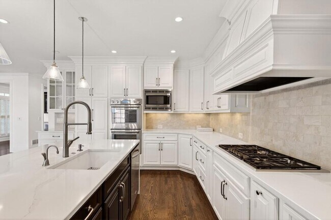 Building Photo - 16 Conifer Cir NE