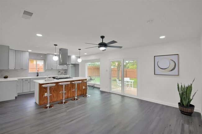 Building Photo - 1408 Fairfield Dr