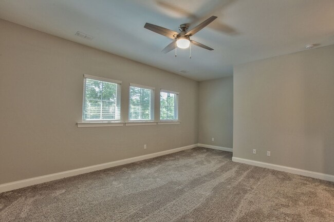 Building Photo - Unbelievable 3 Bedroom 3 Bathroom Upscale Town Home