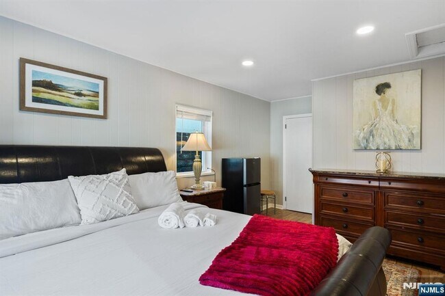 Building Photo - 401-403 Essex Street Unit A