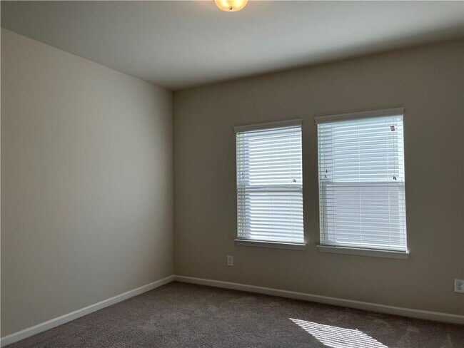 Building Photo - 6072 Hickory Crk Ct