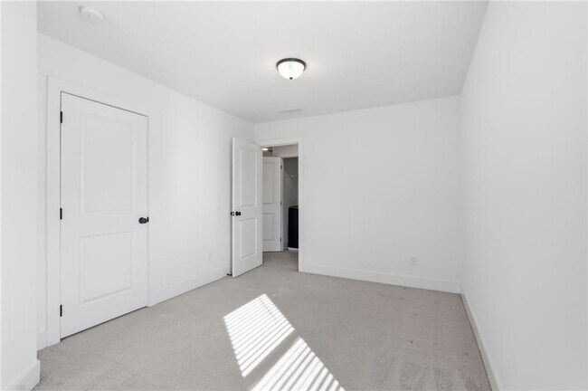 Building Photo - 1883 Plainsboro Dr