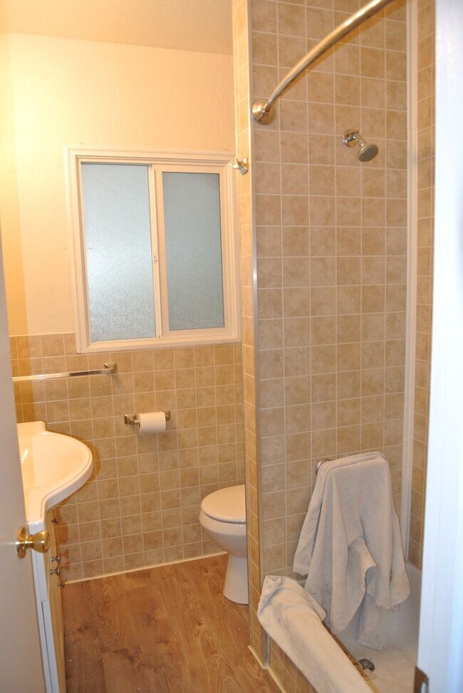 Building Photo - ***COMING SOON*** Adorable 3+ Bedroom 1+ B...